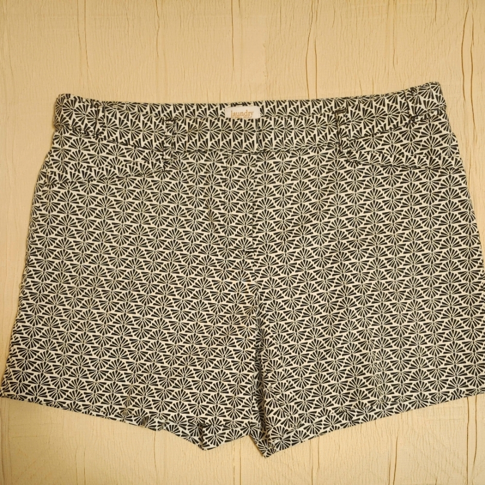 Laundry By Shelli Segal Black and White Bermuda Shorts